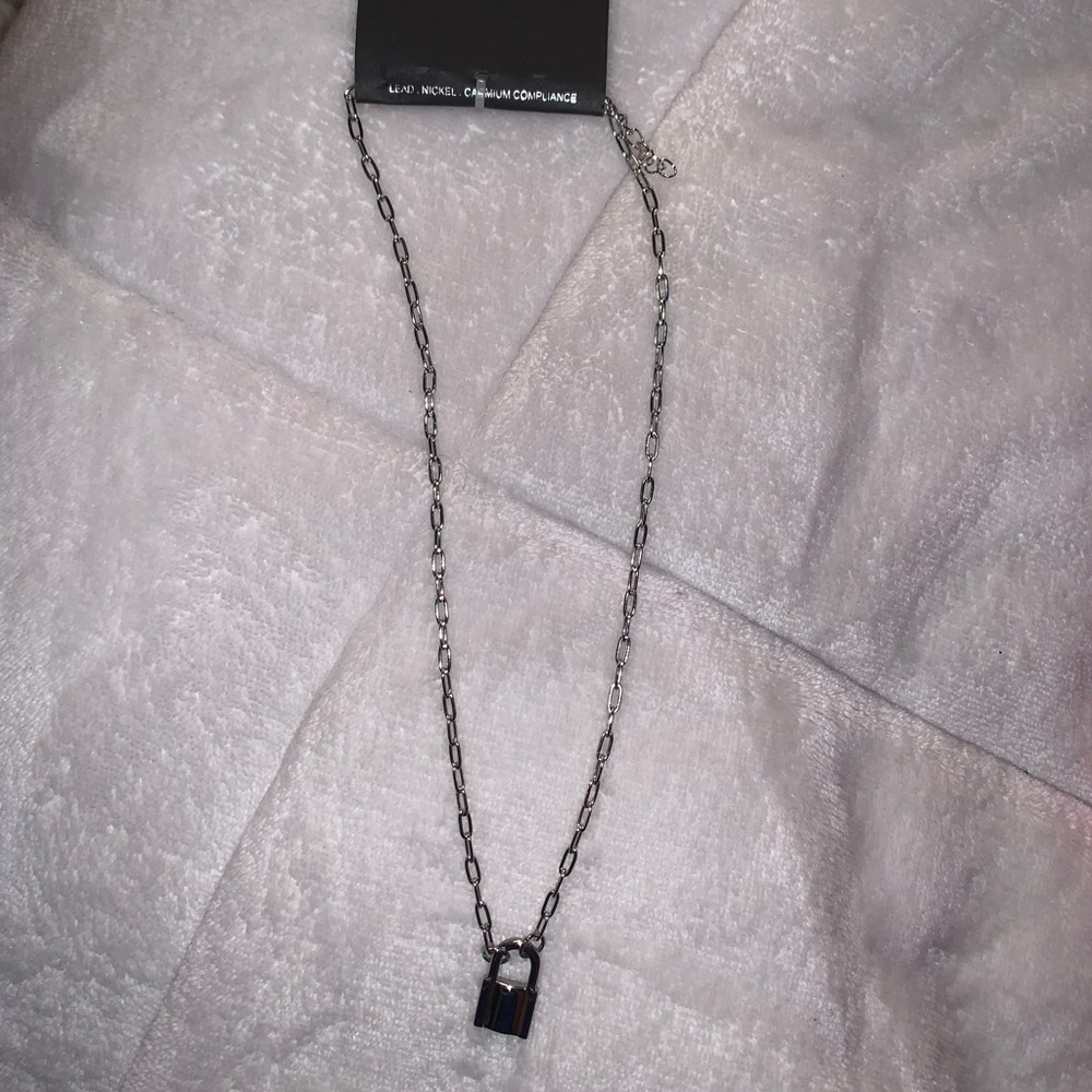 BRANDY MELVILLE silver lock chain necklace